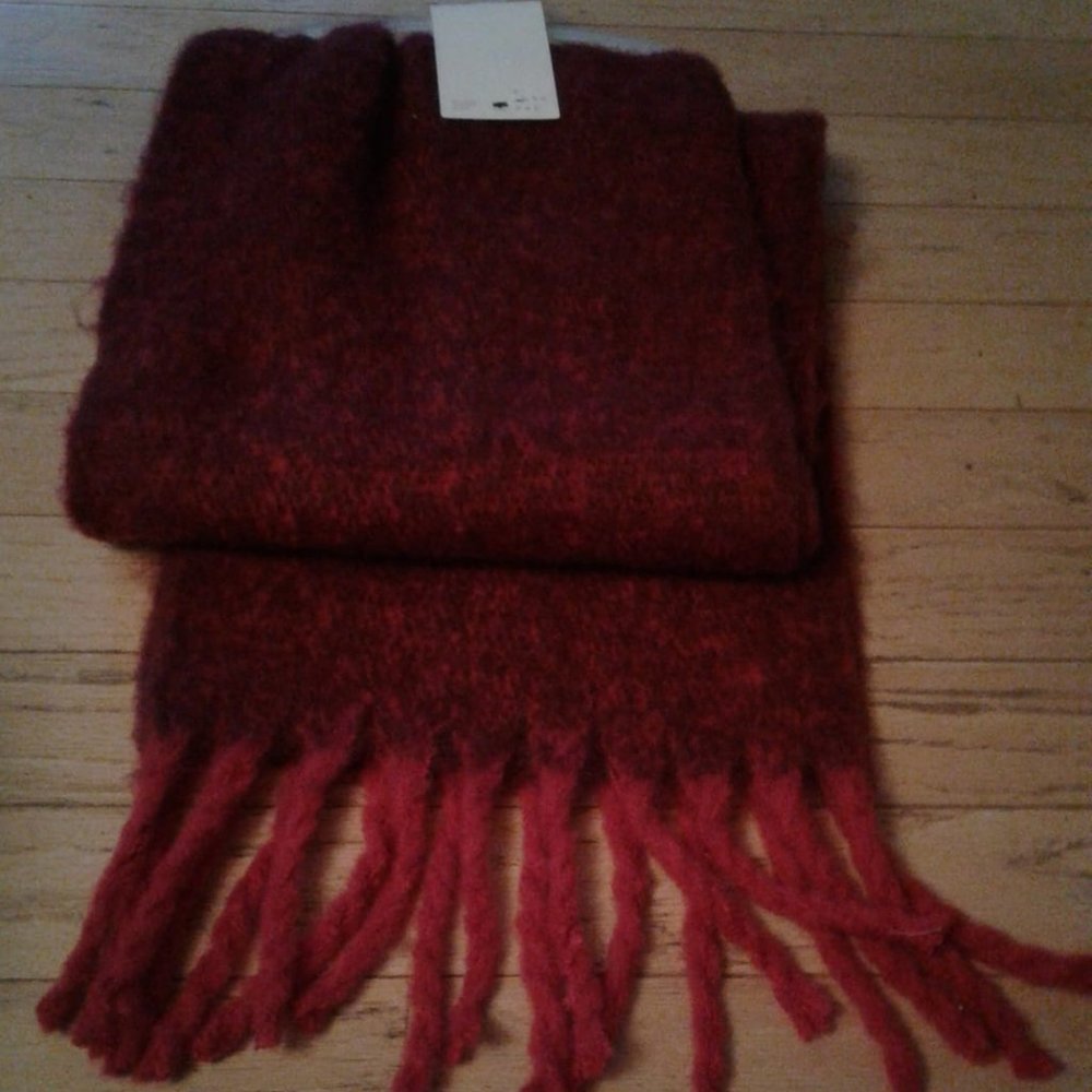 Women's Red Scarf w/Fringe Brushed Blanket NWT
